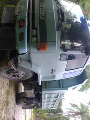 6ล้อดั้ม195แรง ISUZU FTR32F.R....รถห้างแท้..สภาพสวยใช้ได้ เครื่องสวย คัสซีสวย..