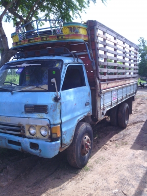 ขาย 6 ล้อ  isuzu  ks