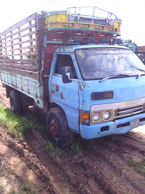 ขาย 6 ล้อ  isuzu  ks