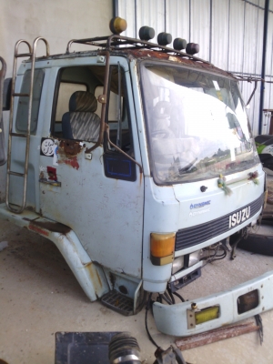 หัวสิบล้อ isuzu Rocky