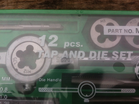 ชุดเครื่องมือต๊าปเกลี่ยวและดายเกลี่ยวเองที่บ้าน  ยี่ห้อ ALLWAYS มีดอกต็าป 5 ดอก และดอกดาย 5 ดอก พร้อมด้าม