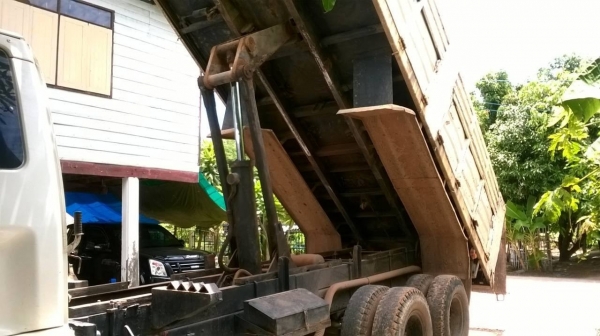 ขาย ROCKY 175 ดั้ม 2 เพลาช่วงล่างจัมโบ้ DL คัสซีสวยจัด เครื่อง 6BG1 175 แรงม้า สโลว์เดิม เบรคลมดัน ทะเบียนเต็มพร้อมโอน ราคาต่อรองได้