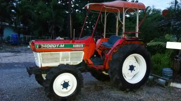 ขายคูโบต้า 2402bt  2เพลาสภาพพร้อมใช่ครับระบบใช่งานได้ดี เดิมมากครับ