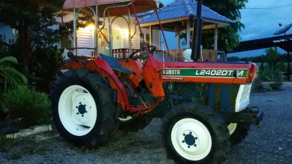 ขายคูโบต้า 2402bt  2เพลาสภาพพร้อมใช่ครับระบบใช่งานได้ดี เดิมมากครับ