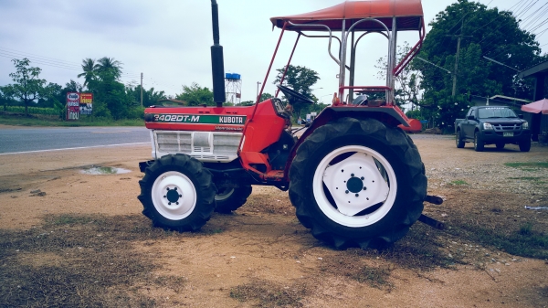 ขายคูโบต้า 2402bt  2เพลาสภาพพร้อมใช่ครับระบบใช่งานได้ดี เดิมมากครับ