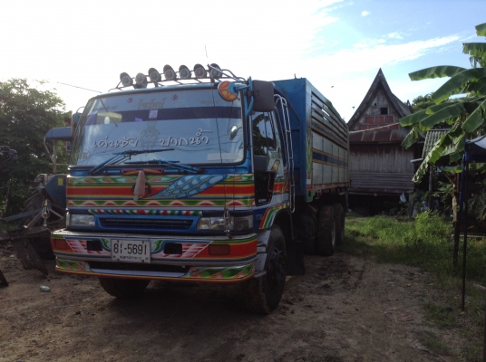 ขายรถสิบล้อFM3H195แรงเครื่ิงเดิม. เกียรเดิม หัวสวยกะบะเนียมรถมือเดียวป้ายแดง