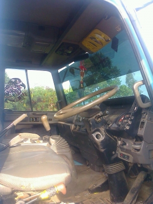 ขายดาวน์ ISUZU ROCKY 195 HP 6HE1 หกล้อดั๊มพ์ กระบะดั๊มพ์เหล็ก 6 ตันสภาพดี ภายในเก๋งคอนโซลสวยครบ พวงมาลัยเพาเวอร์ ระบบเบรคทริ๊ปฟี้ครบ ช่วงล่างคัชซีสวยไม่มีแตกไม่มีบวม ยาง 8.25 ขอบ 16 สภาพดีประมาณ 70\% พร้อมบรรทุกได้เลย เอกสารทะเบียนครบพร้อมโอน ราคาต่อรองดาว