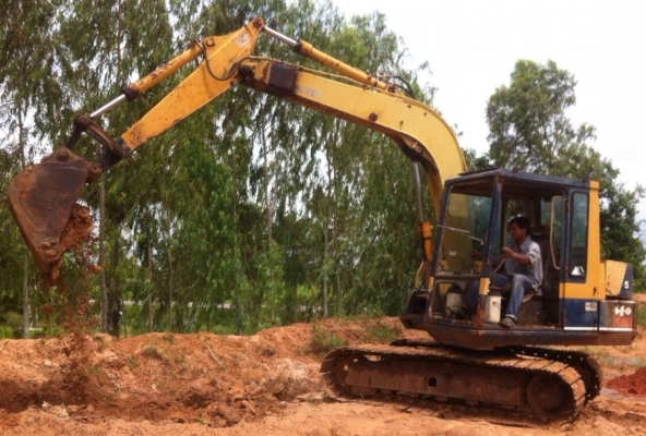 KOMATSU PC 60-5 สวยจัดสวยเต็มดีทั้งคัน สภาพเหมือนเก่านอกเลยครับ เอกสารเล่มทะเบียน เครื่องเดิมปั๊มเดิมๆทำงานคล่องเร็วดีมาก ภายในเก๋งสะอาดดี ช่วงล่างเต็มดีประมาณ 70\% แทบไม่ต้องแก้ไขอะไรแล้วพร้อมใช้งานได้เลยครับ ราคาต่อรองได้นะครับ