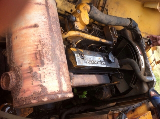 KOMATSU PC 60-5 สวยจัดสวยเต็มดีทั้งคัน สภาพเหมือนเก่านอกเลยครับ เอกสารเล่มทะเบียน เครื่องเดิมปั๊มเดิมๆทำงานคล่องเร็วดีมาก ภายในเก๋งสะอาดดี ช่วงล่างเต็มดีประมาณ 70\% แทบไม่ต้องแก้ไขอะไรแล้วพร้อมใช้งานได้เลยครับ ราคาต่อรองได้นะครับ