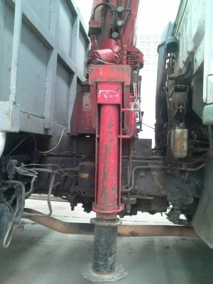 รถอีซูซุ 10 ล้อ ติดเครน 3 ตัน. 195 แรงม้า ปี 40. สนใจติดต่อ 081 - 6079515