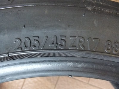 ยาง Nitto 205/45/17 ปี 09