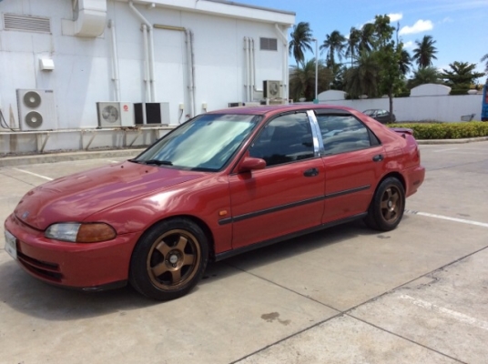 ขายรถ  Honda civic ปี 92 เครื่องใหม่ D15B หัวฉีด เกียร์ออโต้ ติดแก๊ส LPG  ภายในเบาะหนัง มีขาดบ้าง กระจกไฟฟ้่าทั้งคัน วิทนุCD แอร์เย็น ตัวถังสีเต็มเงา แม็ก 15 ยางดี เครื่องวิ่งดี เกียร์เ