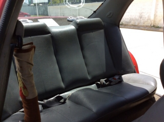 ขายรถ  Honda civic ปี 92 เครื่องใหม่ D15B หัวฉีด เกียร์ออโต้ ติดแก๊ส LPG  ภายในเบาะหนัง มีขาดบ้าง กระจกไฟฟ้่าทั้งคัน วิทนุCD แอร์เย็น ตัวถังสีเต็มเงา แม็ก 15 ยางดี เครื่องวิ่งดี เกียร์เ