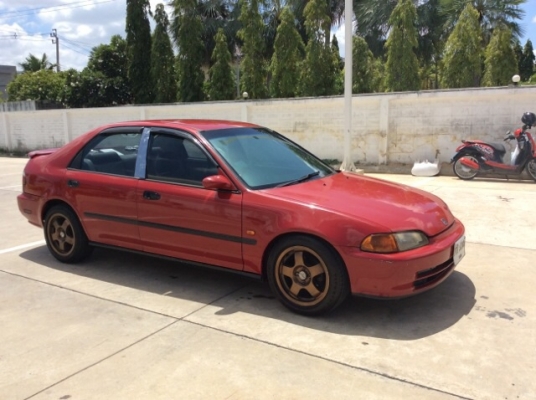 ขายรถ  Honda civic ปี 92 เครื่องใหม่ D15B หัวฉีด เกียร์ออโต้ ติดแก๊ส LPG  ภายในเบาะหนัง มีขาดบ้าง กระจกไฟฟ้่าทั้งคัน วิทนุCD แอร์เย็น ตัวถังสีเต็มเงา แม็ก 15 ยางดี เครื่องวิ่งดี เกียร์เ