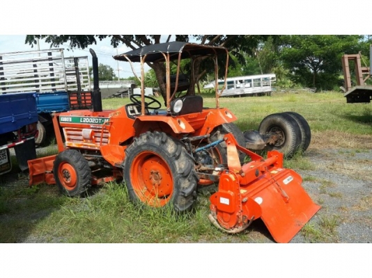 ขายรถไถKUBOTA 2002 4&times;4โฟร์ 3สูบ อุปกรณ์ครบ โรตารี่ ดันหน้า ผานหลัง จอบหมุน  เครื่่องดี สภาพพร้อมใช้งาน  สนใจโทร 090-8588220คุณนะ หรือ www.truck.in.th/498 Line ID narong498