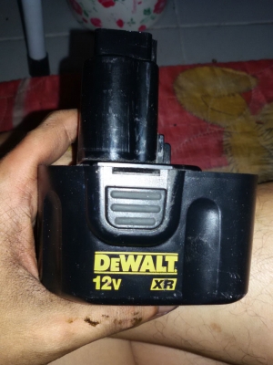 ขายสว่านไร้สาย Dewalt XRP 12v สำหรับงานหนัก พร้อมแบต ที่ชาร์จ(ดัดแปลงเอง) พร้อมกล่องใส่+ไฟฉาย 3200 บ.