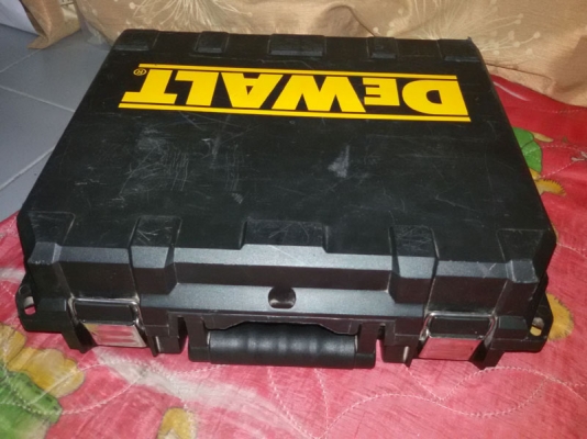 ขายสว่านไร้สาย Dewalt XRP 12v สำหรับงานหนัก พร้อมแบต ที่ชาร์จ(ดัดแปลงเอง) พร้อมกล่องใส่+ไฟฉาย 3200 บ.