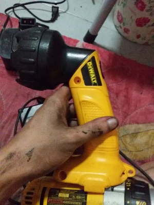 ขายสว่านไร้สาย Dewalt XRP 12v สำหรับงานหนัก พร้อมแบต ที่ชาร์จ(ดัดแปลงเอง) พร้อมกล่องใส่+ไฟฉาย 3200 บ.