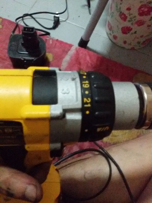 ขายสว่านไร้สาย Dewalt XRP 12v สำหรับงานหนัก พร้อมแบต ที่ชาร์จ(ดัดแปลงเอง) พร้อมกล่องใส่+ไฟฉาย 3200 บ.