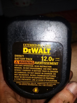 ขายสว่านไร้สาย Dewalt XRP 12v สำหรับงานหนัก พร้อมแบต ที่ชาร์จ(ดัดแปลงเอง) พร้อมกล่องใส่+ไฟฉาย 3200 บ.