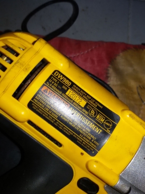 ขายสว่านไร้สาย Dewalt XRP 12v สำหรับงานหนัก พร้อมแบต ที่ชาร์จ(ดัดแปลงเอง) พร้อมกล่องใส่+ไฟฉาย 3200 บ.