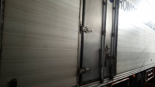 695,000-HINO-FGเมกก้า.ปี47.ตู้3บาน7.20เมตรมือ1ออกห้างครัชซีสวยมาก.ใช้น้อย.ก๊าซNGV\%.สภาพสวยพร้อมใช้-