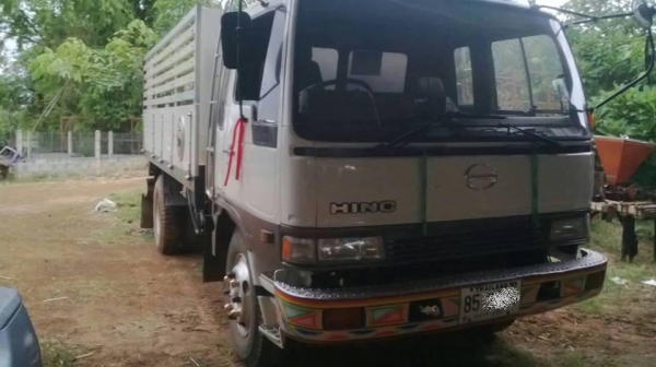 **790,000 บ.ต่อรอง**ขาย6ล้อดั้มเกษตรสวยๆ HINO FF3HGLD HO7D-195HP รถห้างปี38 เครื่องเดิมเกียร์เดิม แน่นๆ แห้งๆ แรงดี เกียร์ดีไม่หลุดไม่หอน ช่วงล่างใหญ่ คัสซีสวยใหญ่ ไม่ปะไม่ดาม กระบะดั้มเนียมเกษตร6ตันยิงหน้า 4.50ม. สภาพสวย พื้นดีข้างสวยไม่ผุ หัวเก๋งสวยภายใ **790,000 บ.ต่อรอง**ขาย6ล้อดั้มเกษตรสวยๆ HINO FF3HGLD HO7D-195HP รถห้างปี38 เครื่องเดิมเกียร์เดิม แน่นๆ แห้งๆ แรงดี เกียร์ดีไม่หลุดไม่หอน ช่วงล่างใหญ่ คัสซีสวยใหญ่ ไม่ปะไม่ดาม กระบะดั้มเนียมเกษตร6ตันยิงหน้า 4.50ม. สภาพสวย พื้นดีข้างสวยไม่ผุ หัวเก๋งสวยภายใ