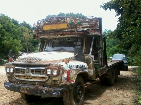 **225,000 บ.ต่อรอง**<<ถูกๆจัดให้ ร่วมสู้ด้วยกัน พี่น้องครับ !!>>ขาย10ล้อเพลาเดียวท้ายลาดขึ้นแบคโฮ100/120 ISUZU TX วางเครื่อง6BD1-165HP(ไม่มีใบคุม) เครื่องแห้งแน่นดี สตาร์ทติดง่าย อึด ทน เกียร์ดีไม่หลุด ช่วงล่างเพลาเดียวเดิม คัสซีดีไม่ปะไม่ดาม