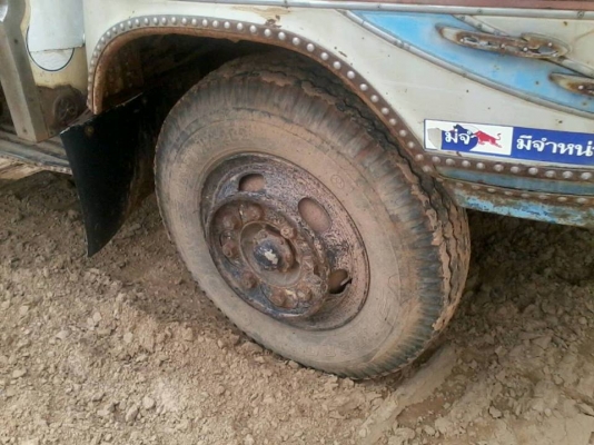 **225,000 บ.ต่อรอง**<<ถูกๆจัดให้ ร่วมสู้ด้วยกัน พี่น้องครับ !!>>ขาย10ล้อเพลาเดียวท้ายลาดขึ้นแบคโฮ100/120 ISUZU TX วางเครื่อง6BD1-165HP(ไม่มีใบคุม) เครื่องแห้งแน่นดี สตาร์ทติดง่าย อึด ทน เกียร์ดีไม่หลุด ช่วงล่างเพลาเดียวเดิม คัสซีดีไม่ปะไม่ดาม