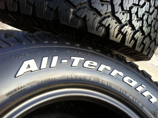 ขายยาง BF Goodrich All-terrain ขนาด 265 70 r16 ปี11 สวยๆ