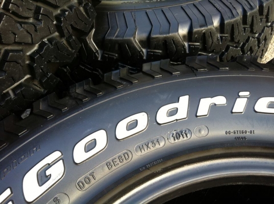 ขายยาง BF Goodrich All-terrain ขนาด 265 70 r16 ปี11 สวยๆ