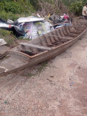 ขายเรือไม้สัก ยาว3วา2ศอกตามรูป ต้องเอาไปซ่อมขายตามสภาพ  2000