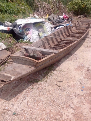 ขายเรือไม้สัก ยาว3วา2ศอกตามรูป ต้องเอาไปซ่อมขายตามสภาพ  2000