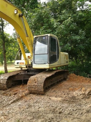 ขายรถแบคโฮ KOMATSU  pc 200-6ซีเรียลสูงรถสวยพร้อมใช้เอกสารพร้อม