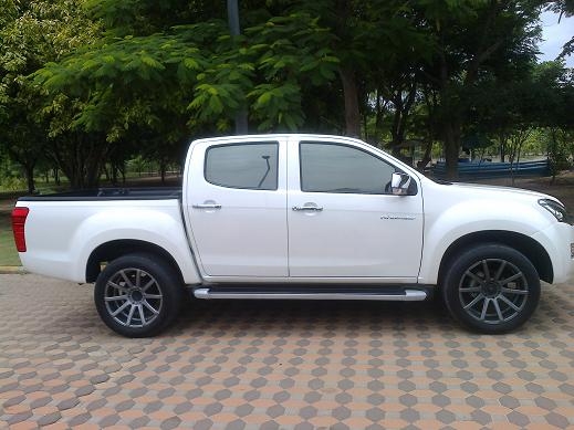 ขายisuzu HI-LANDER 3.0 4ประตู ปี2012 abs airbag เบาะไฟฟ้า ตัวท๊อป  เอกสารพร้อมโอน ติดต่อ 0812343465