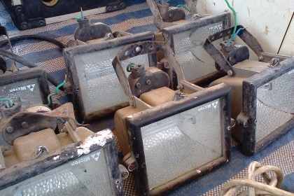 สปอตไลท์ 500 Wขนาด 500  วัตต์ครับเดิมๆ ครับสว่างๆมากครับของดีมีย้อห้อครับราคานี้คุ้มมากครับ