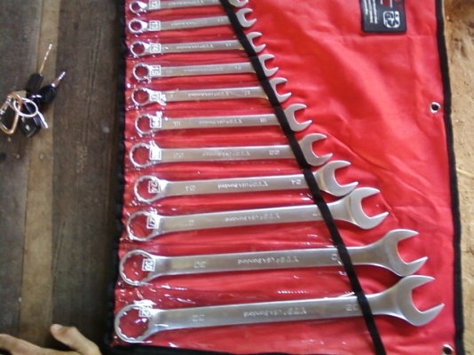 ขายชุดประแจแหวนข้างของใหม่ KTB  , 8,9,10,12,13,14,15,17,19,22,24,27,30 และ 32. ราคา 1850 บาท