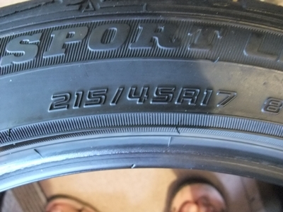 ยาง Dunlop 215/45/17 ปี 11 สภาพสวยๆ