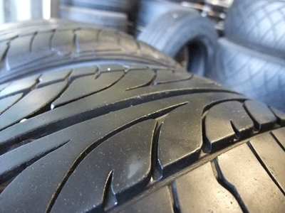 ยาง Dunlop 215/45/17 ปี 11 สภาพสวยๆ