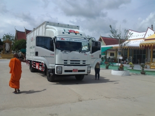 บริการขนส่งสินค้าทั่วประเทศ ให้เช่ารถบรรทุกระยะยาว หรือระยะสั้น บริการขนสินค้ารายเที่ยว ขนาดรถ 6 ล้อใหญ่ และ 10 ล้อ ตู้แห้ง 10 บาน ขนาด 7.20 เมตร