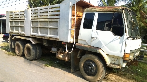 10ล้อดั้ม220แรง ฟูโซ่..FN527M-TF2355 รถห้างแท้..เดิมๆเครื่องเดิม เกียร์เดิม...