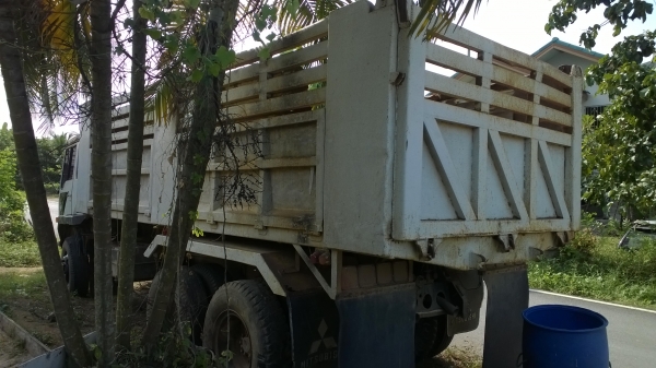 10ล้อดั้ม220แรง ฟูโซ่..FN527M-TF2355 รถห้างแท้..เดิมๆเครื่องเดิม เกียร์เดิม...