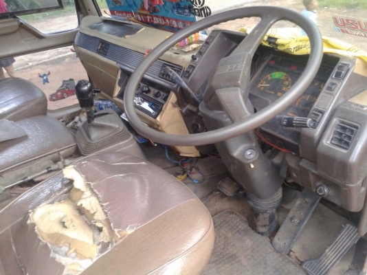 ขายรถบรรทุกสิบล้อดัมพ์ MITSUBISHI  เครื่อง 6D16 turbo-220 แรง 10 เกียร์ เบรคใหญ่ มีระบบลากพ่วง ทะเบียนพร้อม