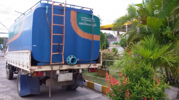 6ล้อกลางISUZU 130 แรง NPR71L-7405153 ...รถบรรทุกถังน้ำยางพารา..ใช้น้อย สวยมาก...