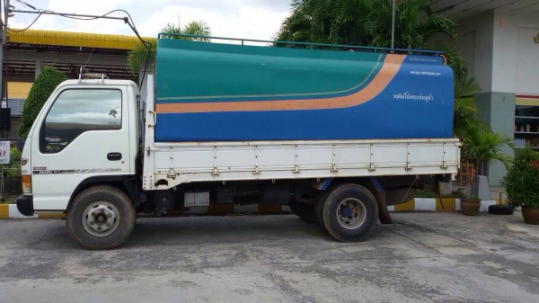 6ล้อกลางISUZU 130 แรง NPR71L-7405153 ...รถบรรทุกถังน้ำยางพารา..ใช้น้อย สวยมาก...