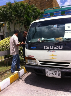 6ล้อกลางISUZU 130 แรง NPR71L-7405153 ...รถบรรทุกถังน้ำยางพารา..ใช้น้อย สวยมาก...