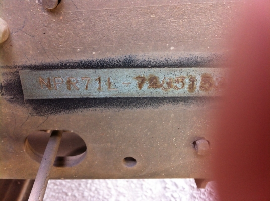 6ล้อกลางISUZU 130 แรง NPR71L-7405153 ...รถบรรทุกถังน้ำยางพารา..ใช้น้อย สวยมาก...