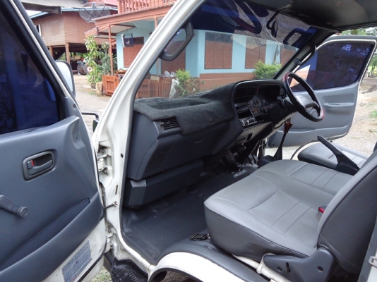 รถตู้  Toyota  hiace  เครื่องดี  เดิม โรงงาน ขับดี ประหยัด  สี บางๆ  ทั้งคัน หน้า เดิม หลังเดิม  แก็ส  LPG ลงเล่มแล้ว