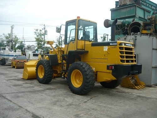 รถตักล้อยาง Komatsu WA250-3E ขนาด 2.5 คิว รถนอกแท้จากญี่ปุ่น 091 695-6445