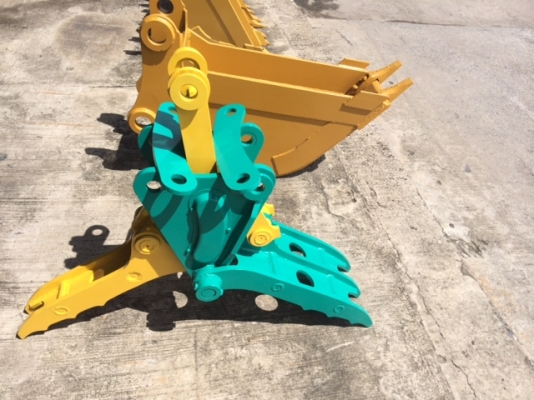 หัวคีบใหม่ ใช้ได้กับรถขุด PC20, PC30, PC40 สนใจติดต่อได้ที่ 091 695-6445